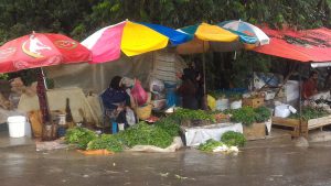 بازار محلی لاهیجان روزهای بارانی 