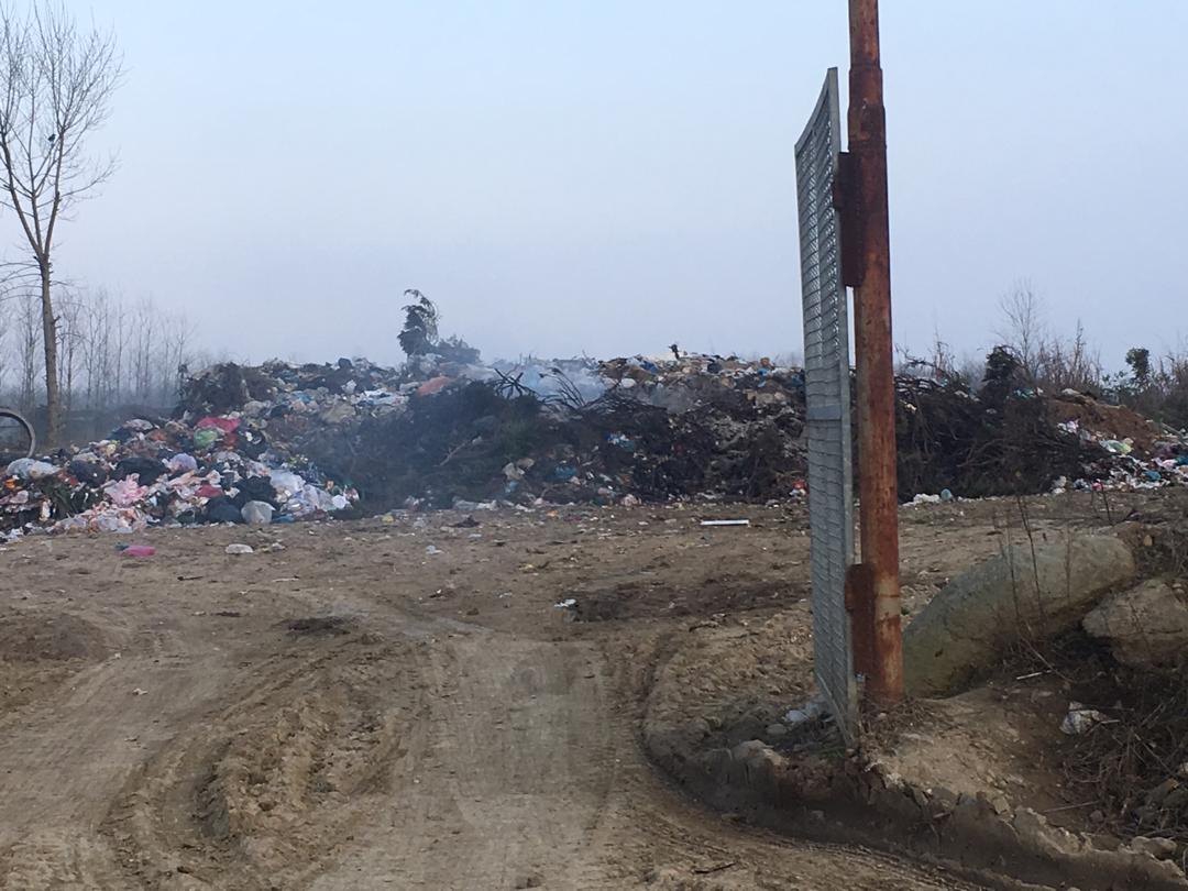 دپوی غیرقانونی و سوزاندن زباله در رودبنه و آثار منفی آن…