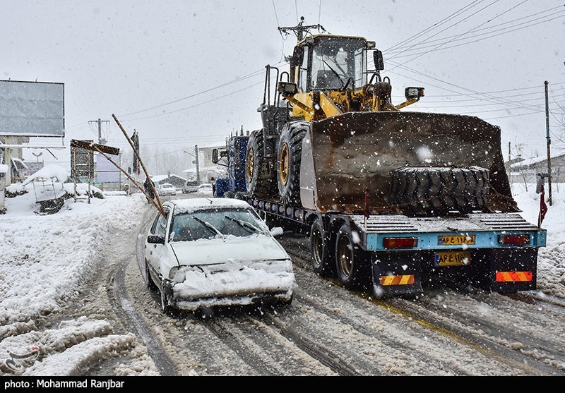وضعیت گیلان بحرانی است؛ ۳۰۰۰ خودرو در ورودی‌های استان متوقف شده‌اند