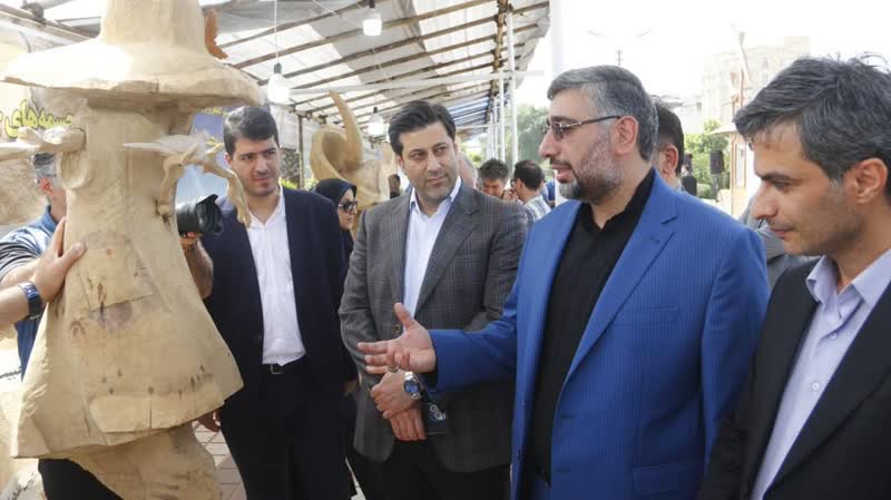 اختتامیه نخستین جشنواره مجسمه های چوبی لاهیجان برگزار شد