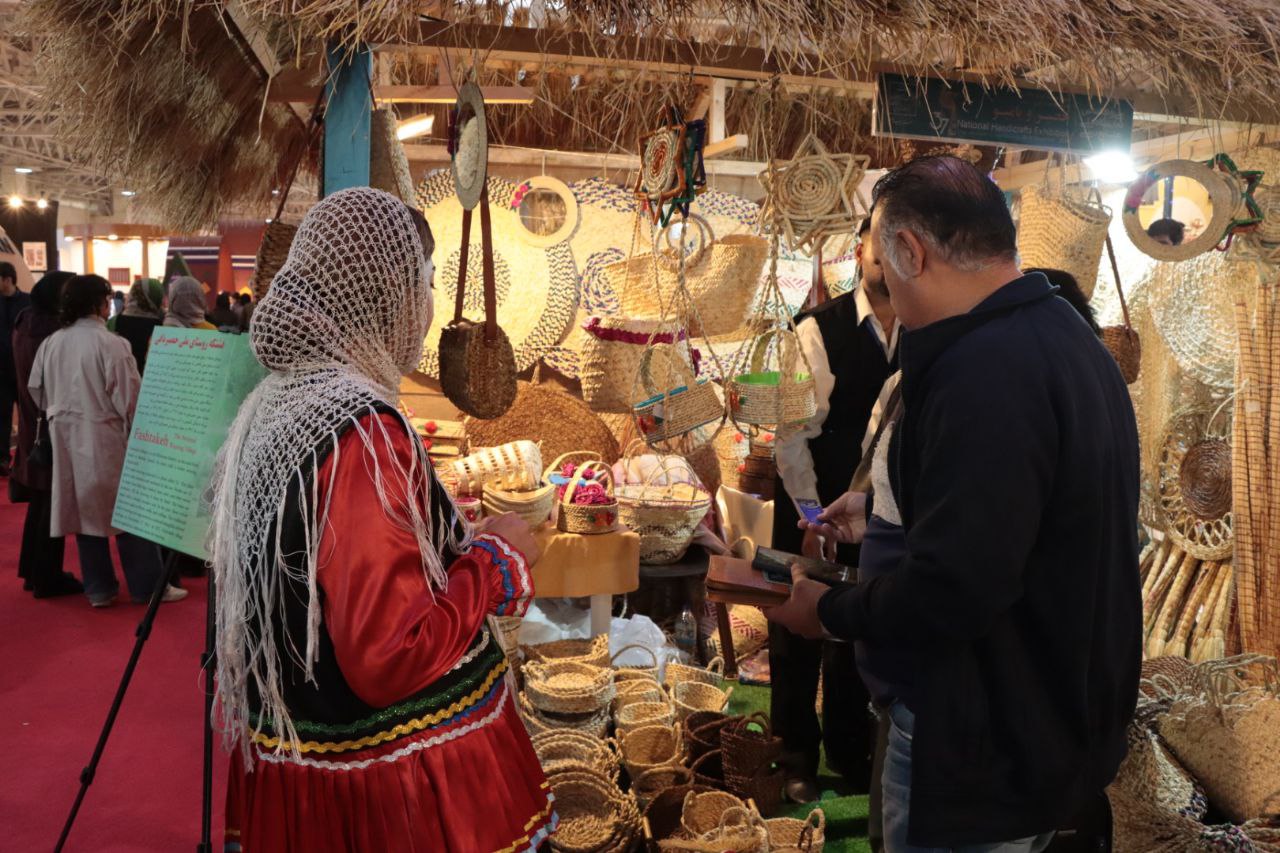 فروش میلیاردی هنرمندان گیلان در سی ‌و هفتمین نمایشگاه صنایع‌دستی