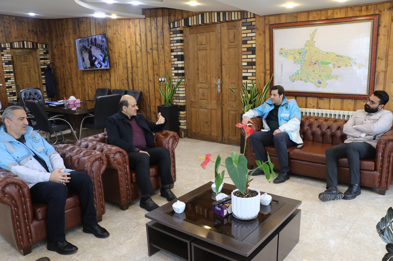 سرپرست فرمانداری لاهیجان از شهرداری بازدید کرد