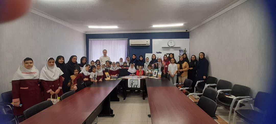 آموزش چهره‌به‌چهره مدیریت پسماند با اعضای کتابخانه عمومی لاهیجان