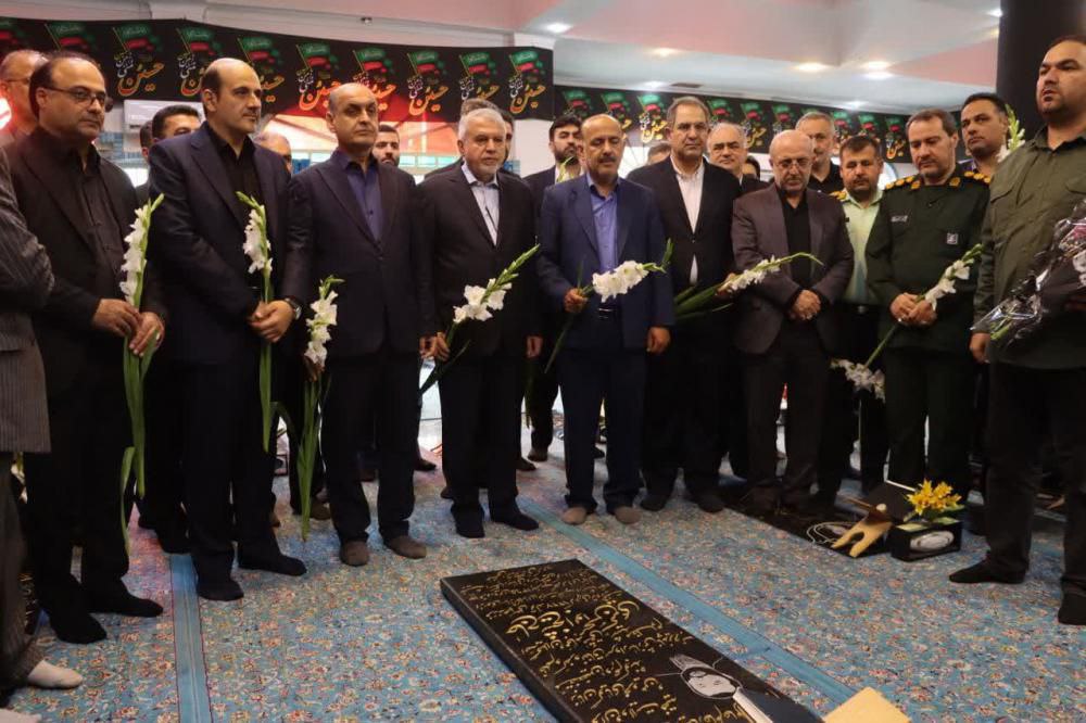 ادای احترام استاندار گیلان و وزیر میراث فرهنگی به شهدای لاهیجان