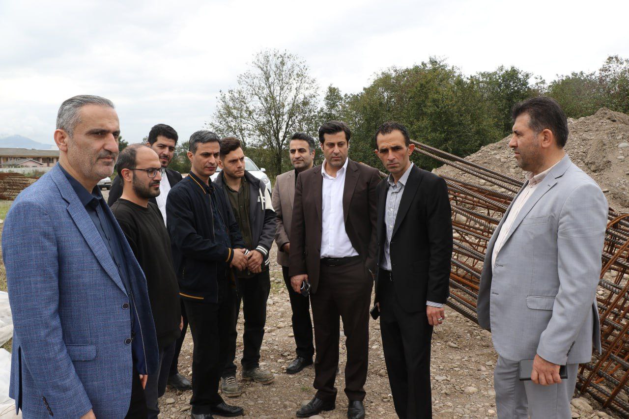 بازدید مدیریت شهری لاهیجان از روند احداث پل بلوار دکتر حکیم زاده