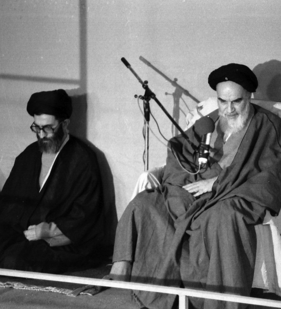رهبر معظم انقلاب اسلامی در محل کارشان در بیت رهبری به شهادت رسیدند